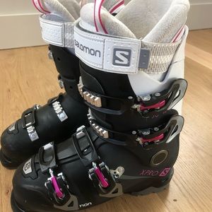 Salomon Ski Boots in size 8 shoe